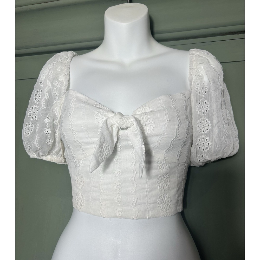 Forever‎ 21 Coquette Milkmaid Cottagecore White Eyelet Crop Top Size S Feminine